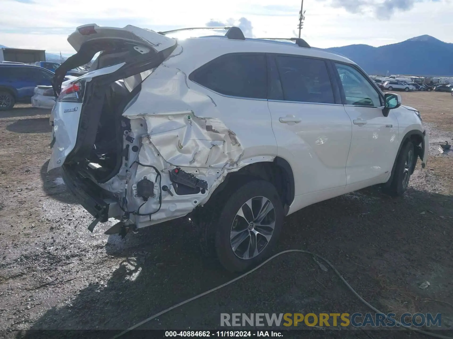 4 Photograph of a damaged car 5TDHBRCH3LS500464 TOYOTA HIGHLANDER 2020