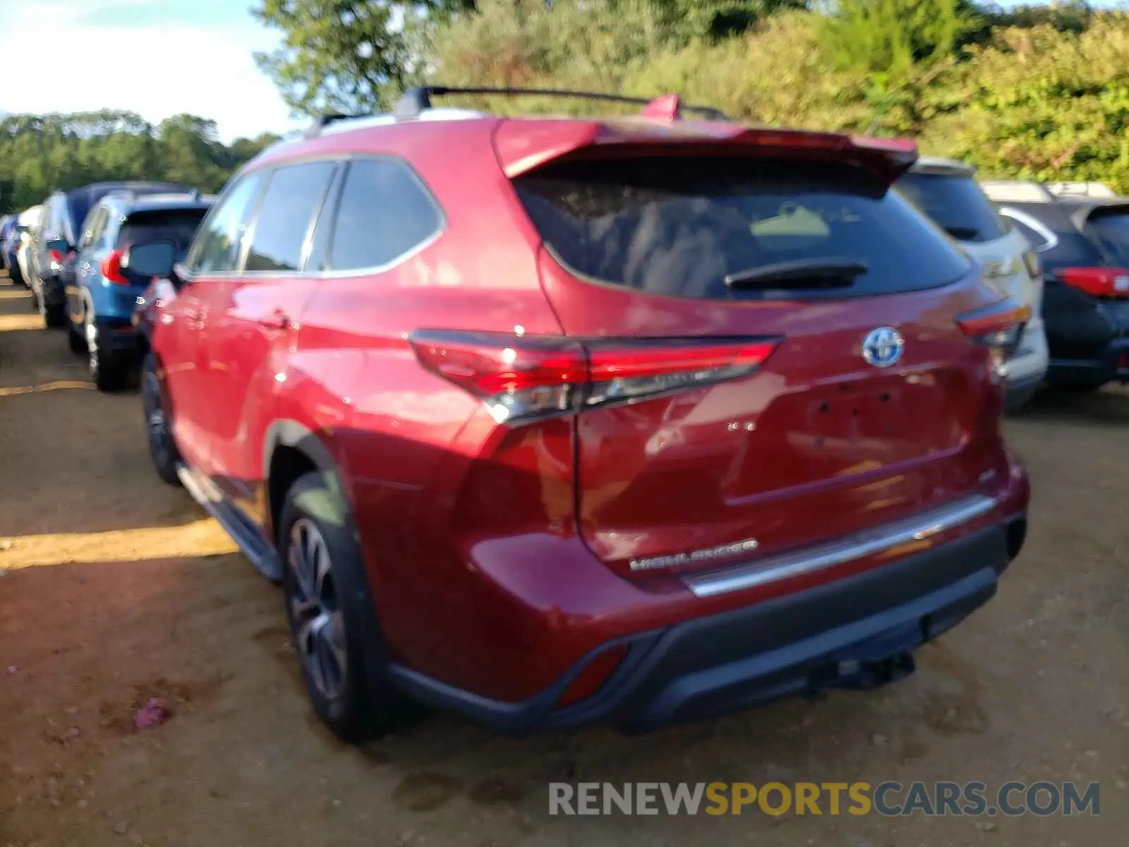 3 Photograph of a damaged car 5TDHBRCH3LS501968 TOYOTA HIGHLANDER 2020