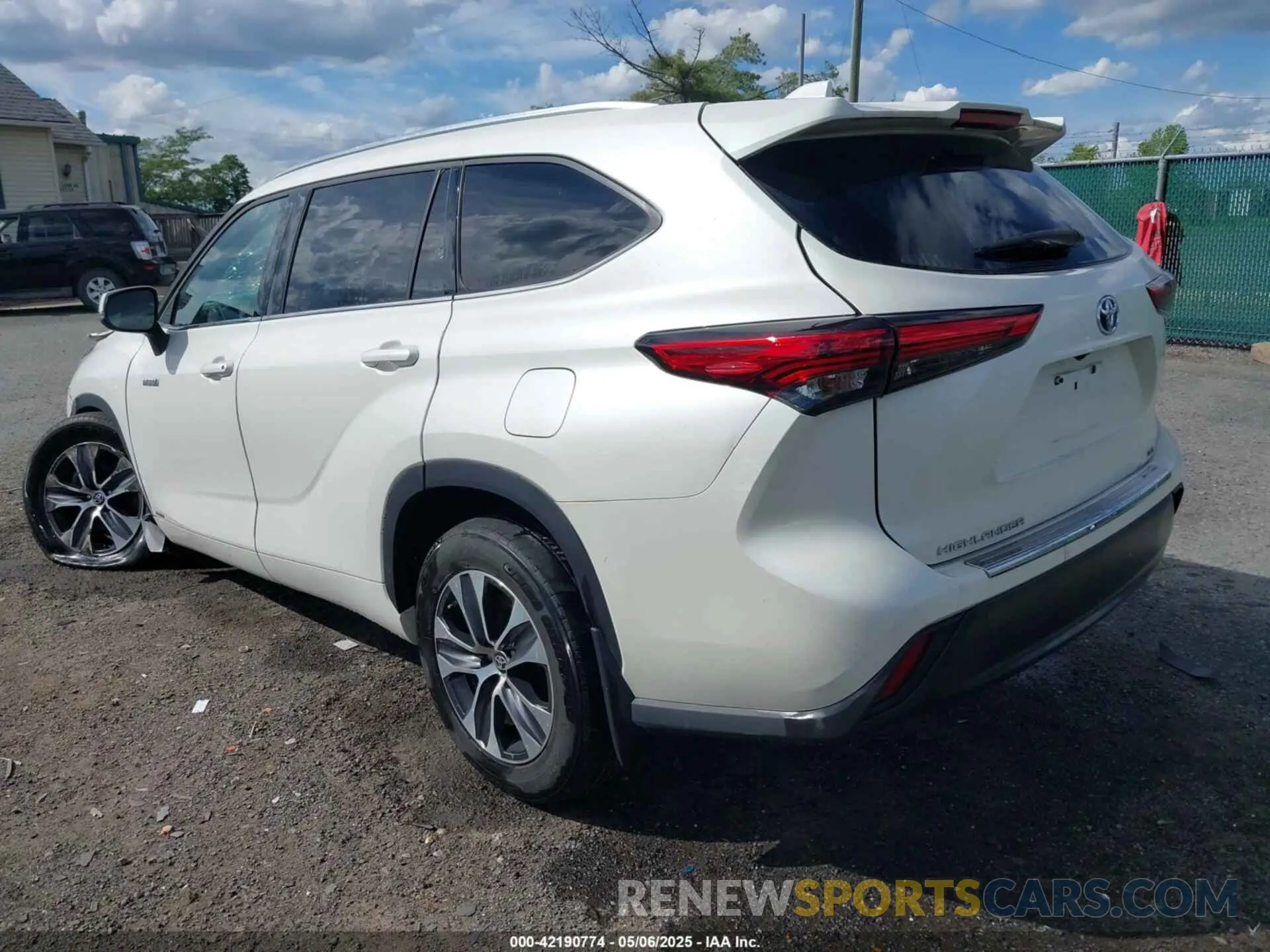 3 Photograph of a damaged car 5TDHBRCH3LS510590 TOYOTA HIGHLANDER 2020