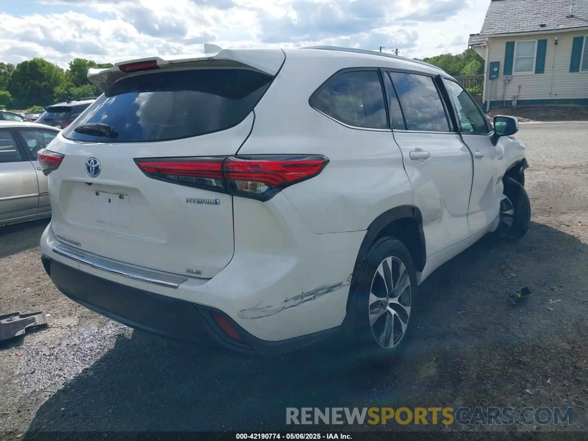 4 Photograph of a damaged car 5TDHBRCH3LS510590 TOYOTA HIGHLANDER 2020
