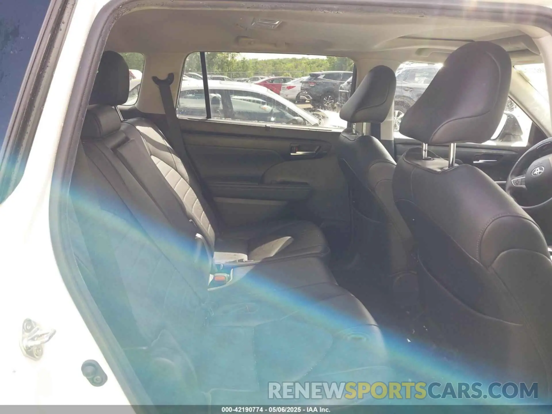 8 Photograph of a damaged car 5TDHBRCH3LS510590 TOYOTA HIGHLANDER 2020