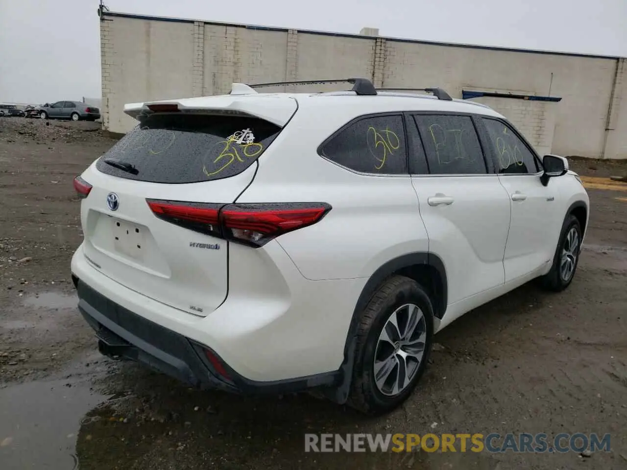 4 Photograph of a damaged car 5TDHBRCH4LS506970 TOYOTA HIGHLANDER 2020