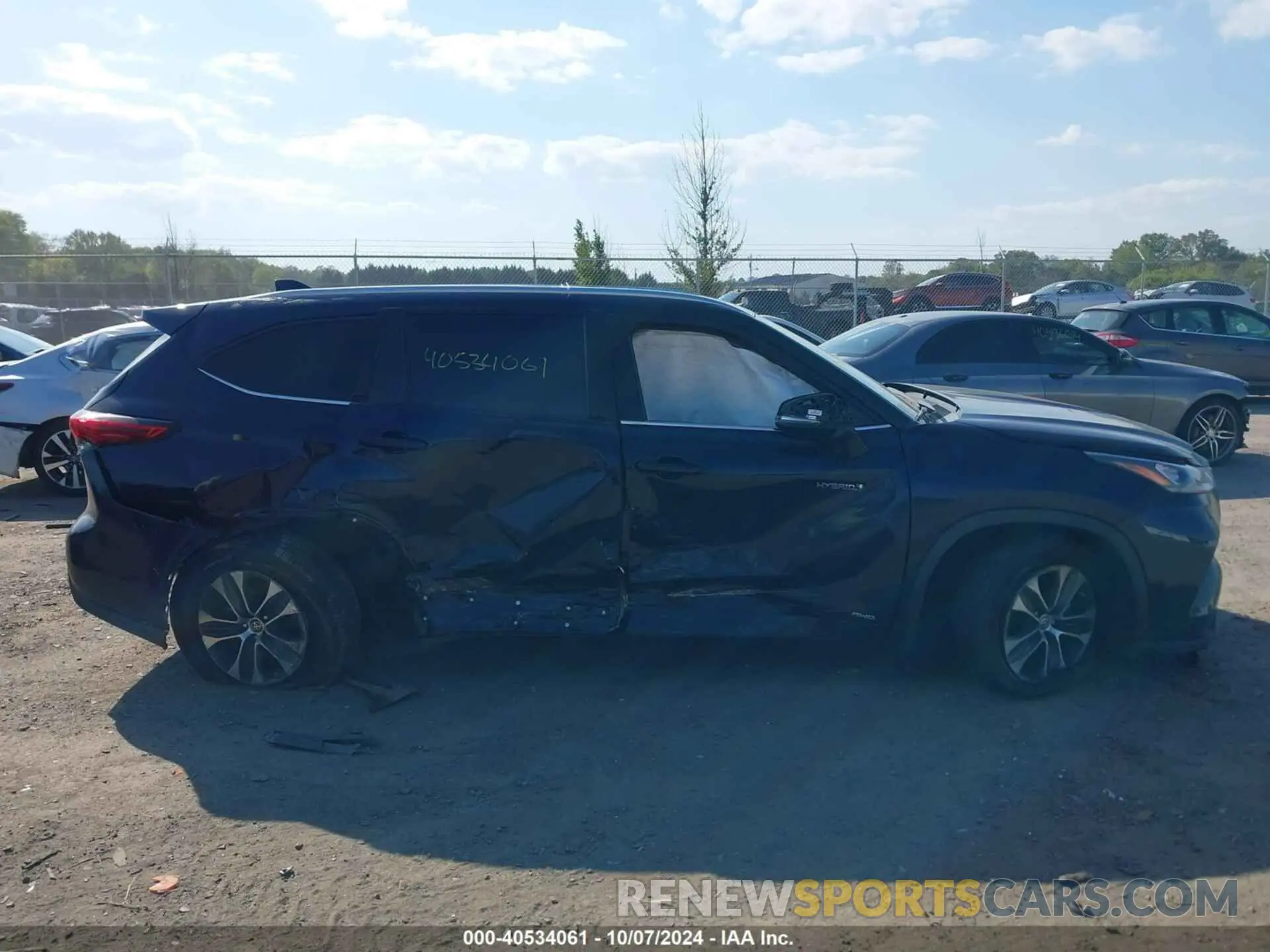 13 Photograph of a damaged car 5TDHBRCH5LS513877 TOYOTA HIGHLANDER 2020