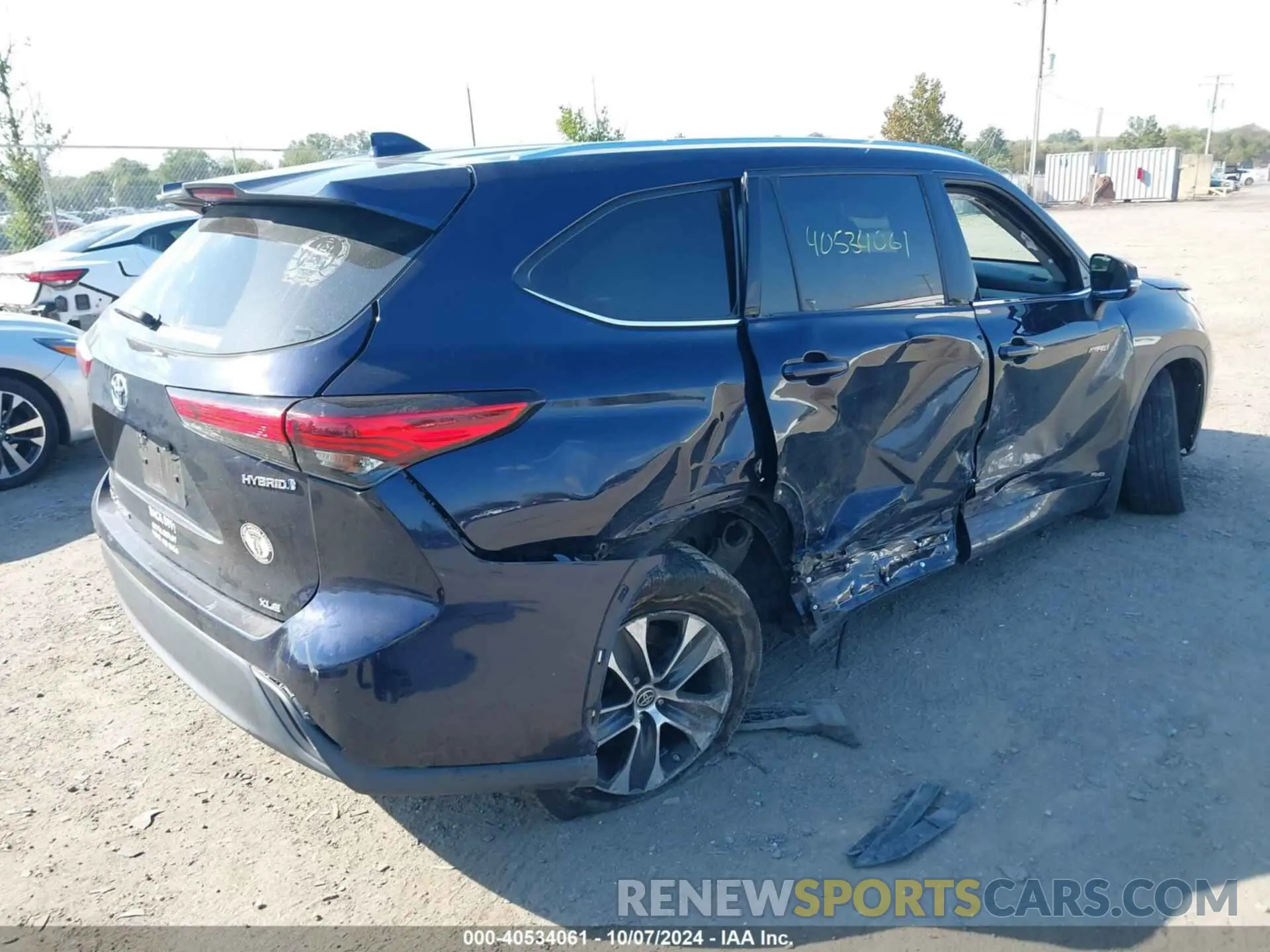4 Photograph of a damaged car 5TDHBRCH5LS513877 TOYOTA HIGHLANDER 2020