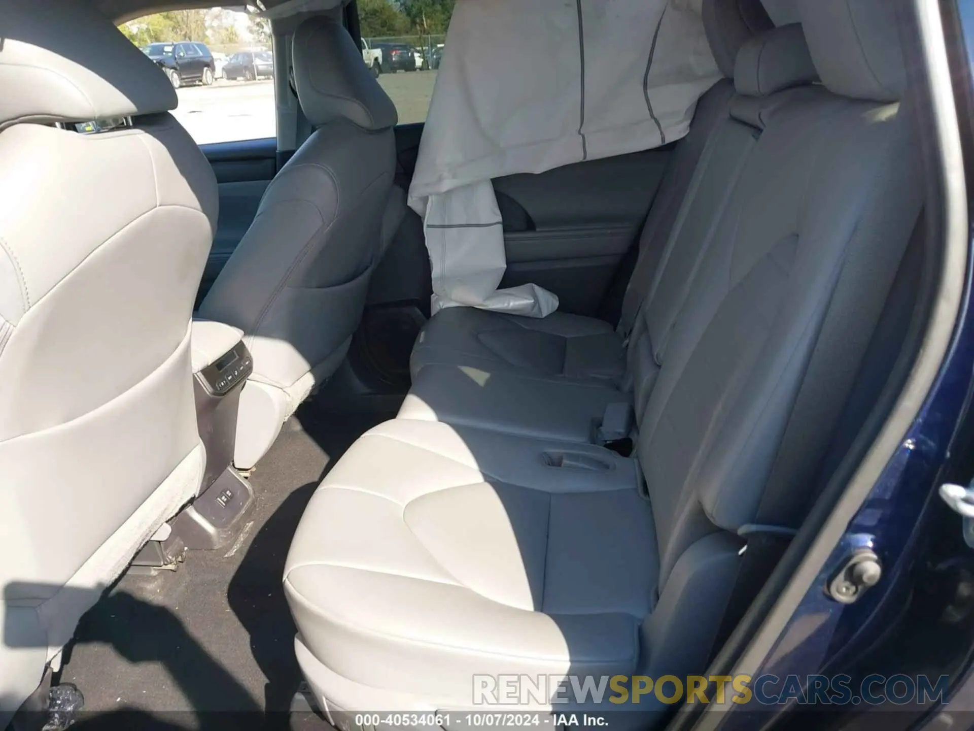 8 Photograph of a damaged car 5TDHBRCH5LS513877 TOYOTA HIGHLANDER 2020