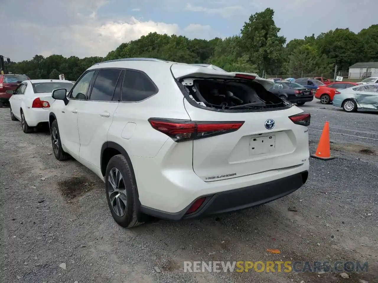 3 Photograph of a damaged car 5TDHBRCH6LS503701 TOYOTA HIGHLANDER 2020