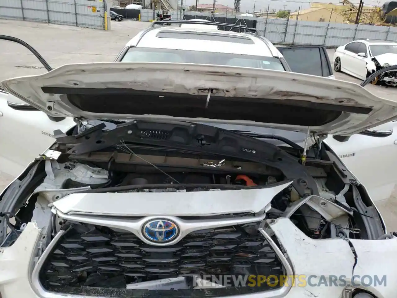 7 Photograph of a damaged car 5TDHBRCH6LS504850 TOYOTA HIGHLANDER 2020