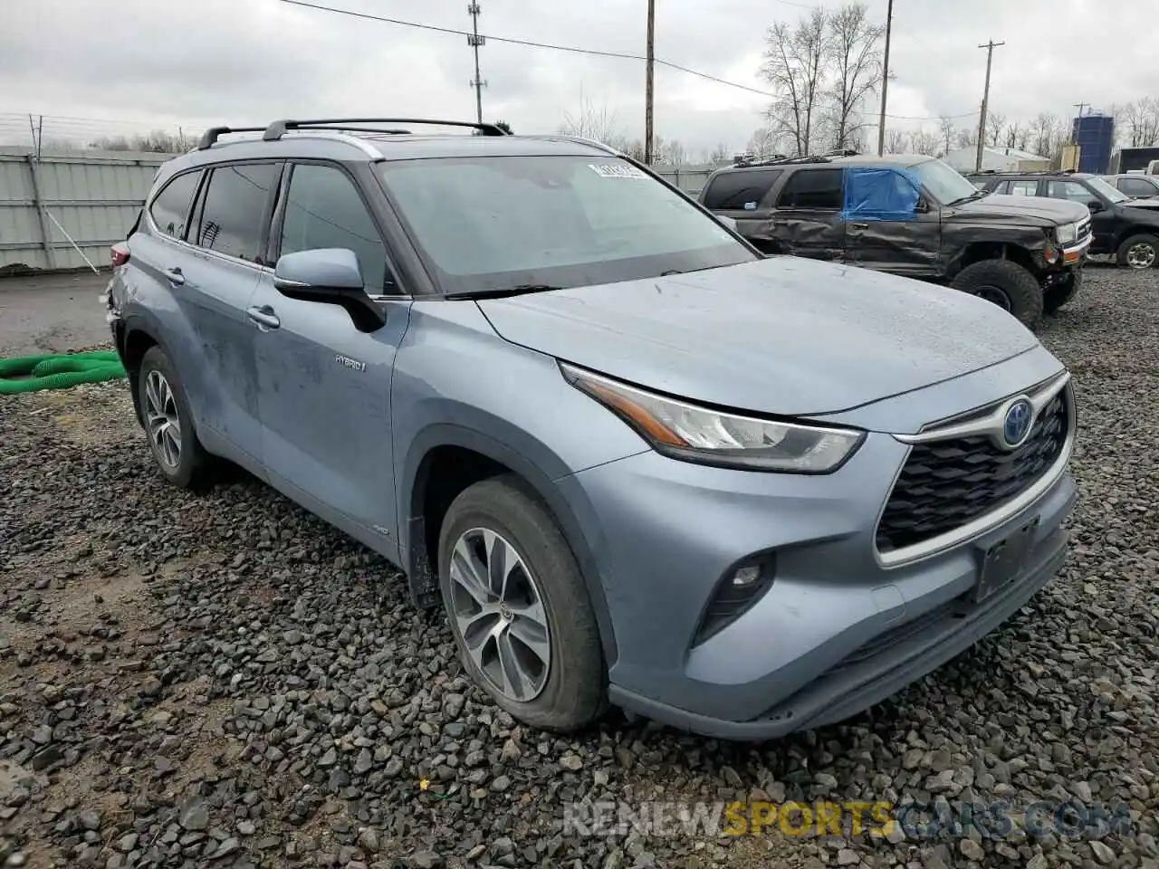 4 Photograph of a damaged car 5TDHBRCH7LS002946 TOYOTA HIGHLANDER 2020