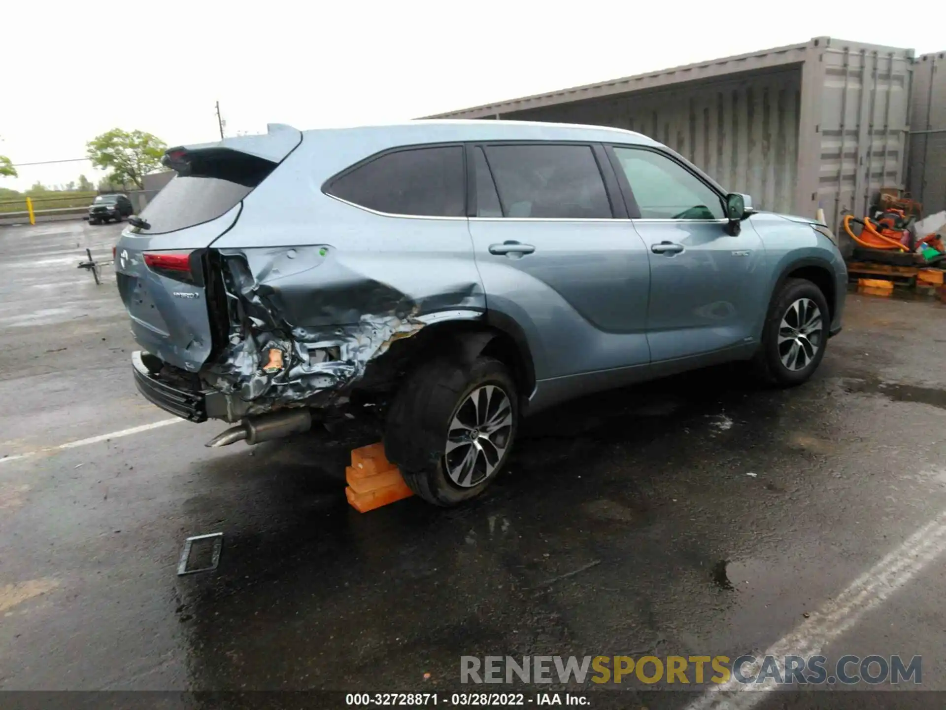 4 Photograph of a damaged car 5TDHBRCH7LS013056 TOYOTA HIGHLANDER 2020