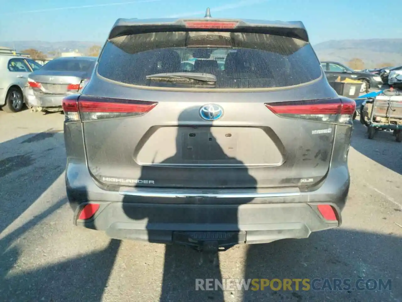 6 Photograph of a damaged car 5TDHBRCH7LS500645 TOYOTA HIGHLANDER 2020