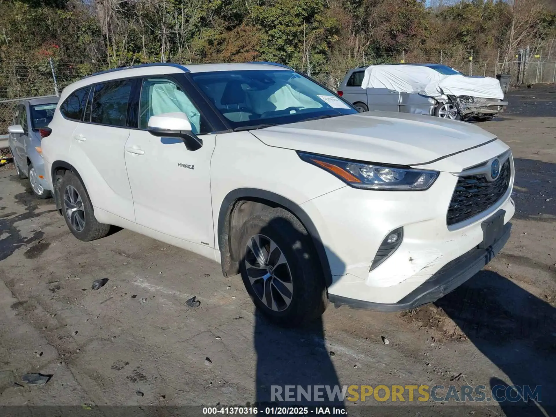 1 Photograph of a damaged car 5TDHBRCH7LS509037 TOYOTA HIGHLANDER 2020