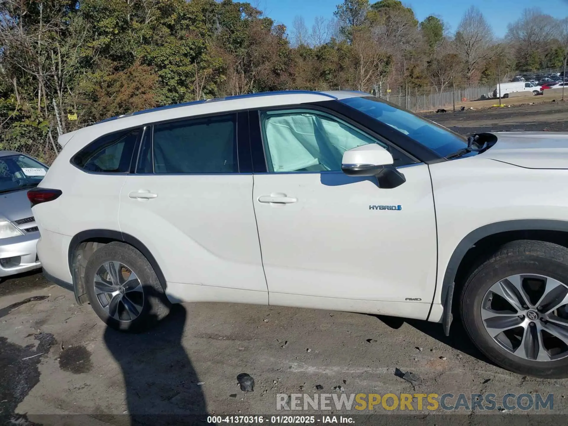 13 Photograph of a damaged car 5TDHBRCH7LS509037 TOYOTA HIGHLANDER 2020
