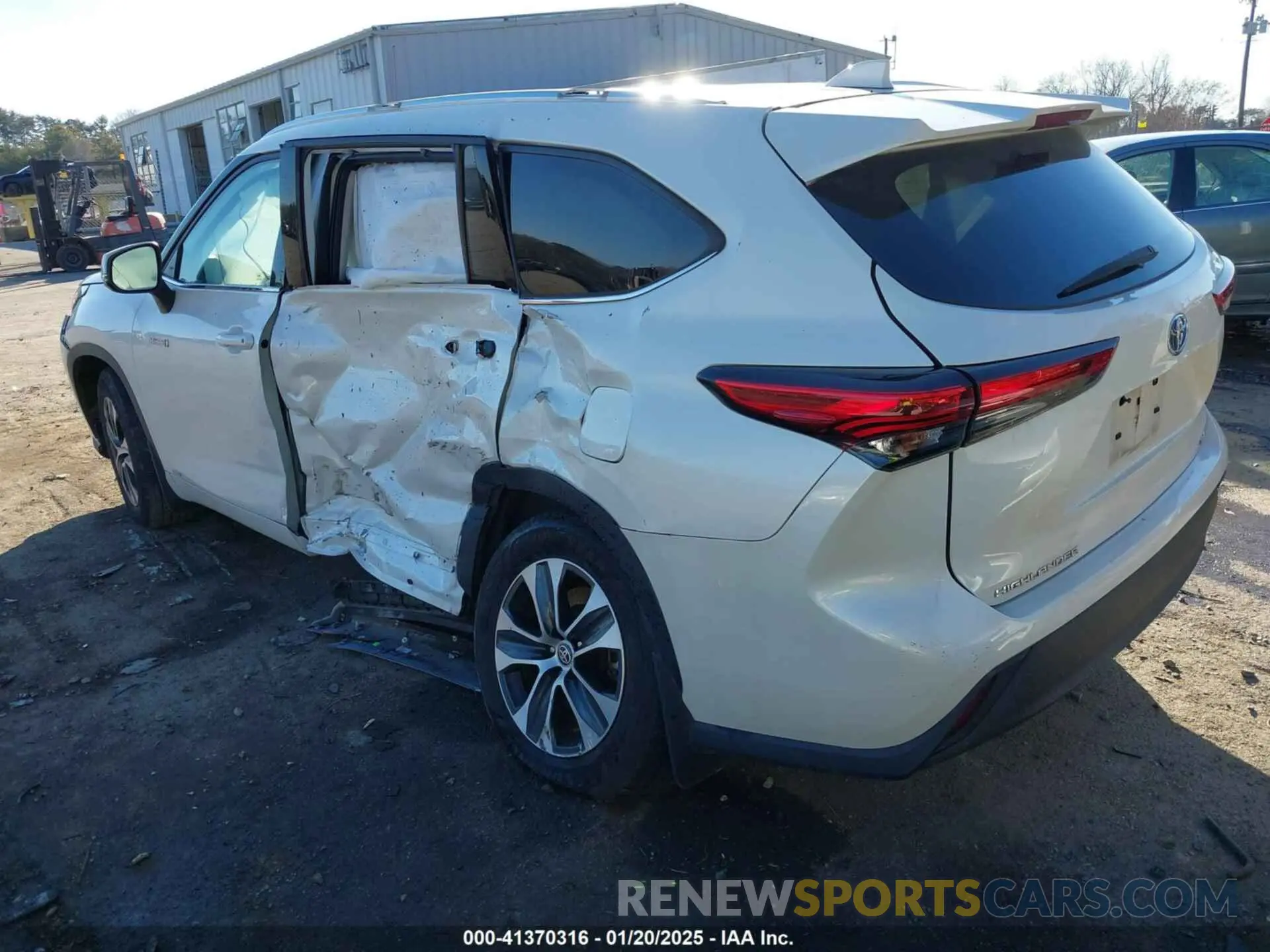 3 Photograph of a damaged car 5TDHBRCH7LS509037 TOYOTA HIGHLANDER 2020