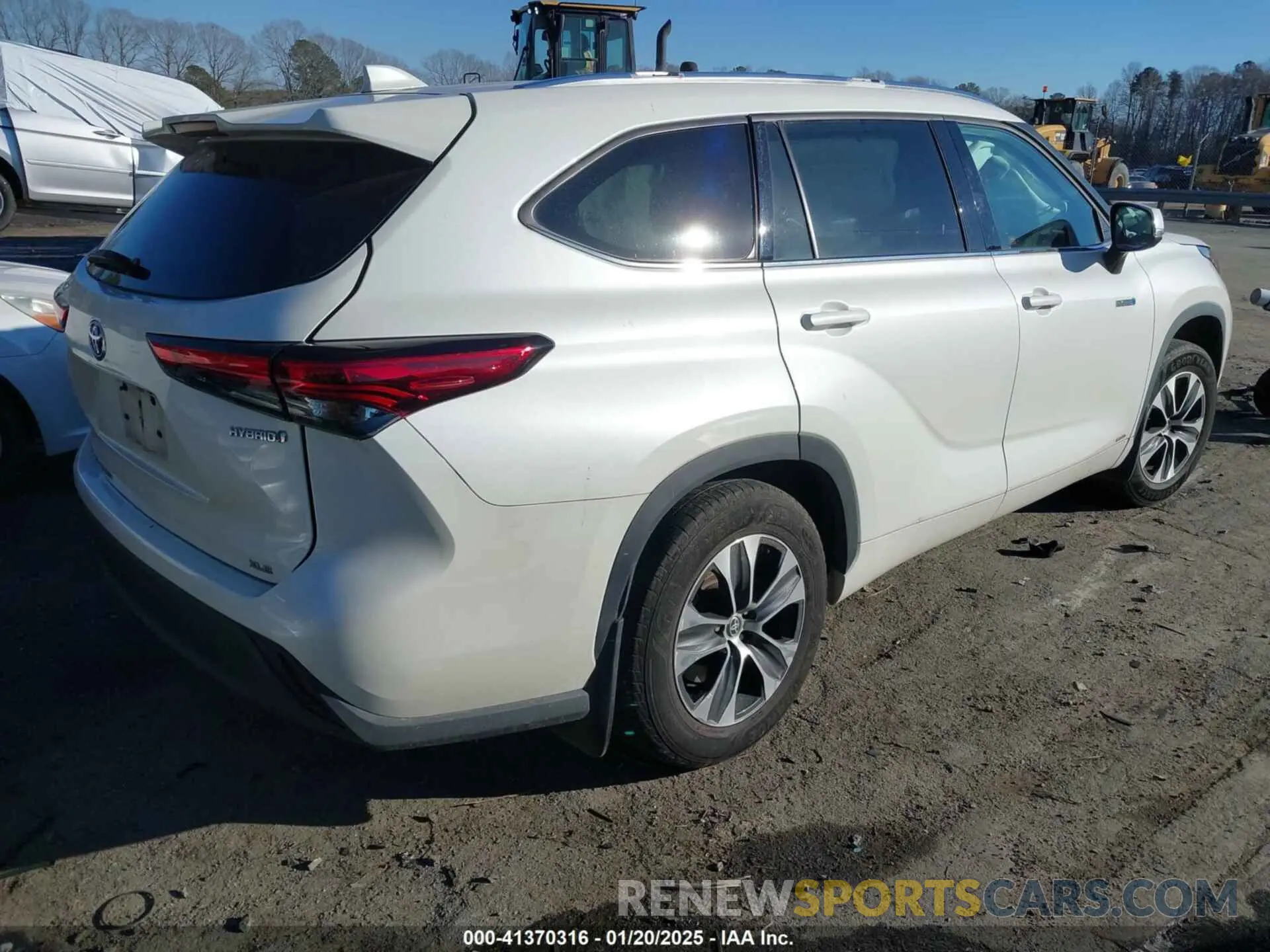 4 Photograph of a damaged car 5TDHBRCH7LS509037 TOYOTA HIGHLANDER 2020