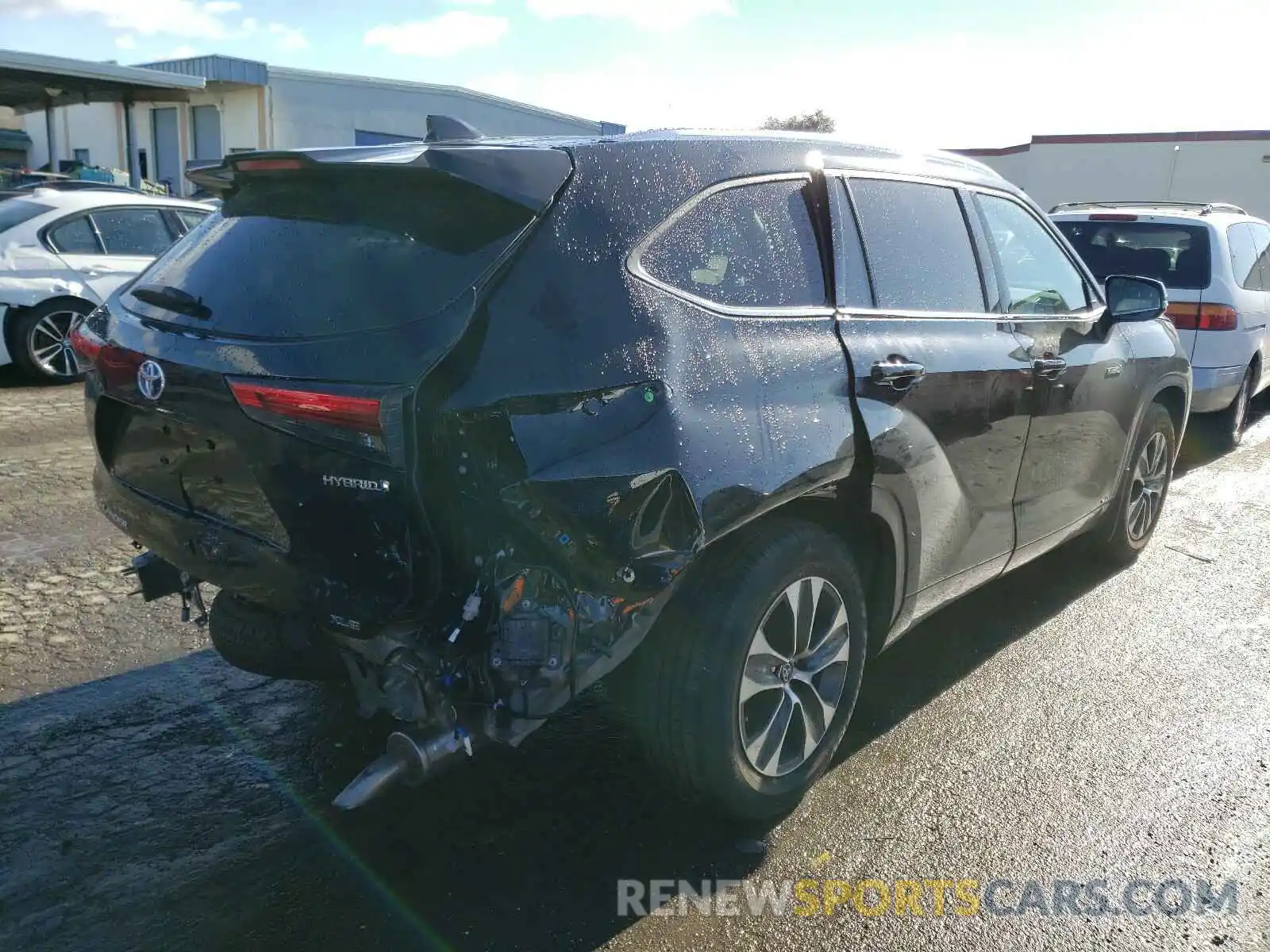 4 Photograph of a damaged car 5TDHBRCH7LS513136 TOYOTA HIGHLANDER 2020