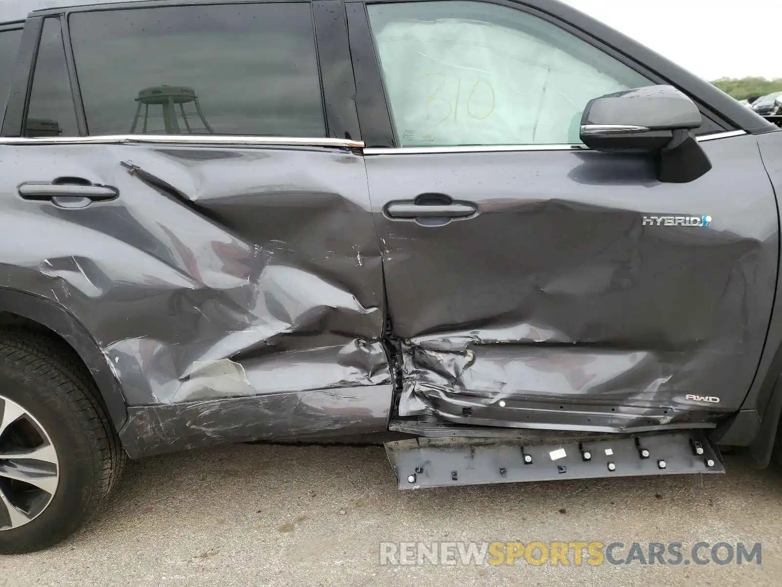 9 Photograph of a damaged car 5TDHBRCH8LS504445 TOYOTA HIGHLANDER 2020