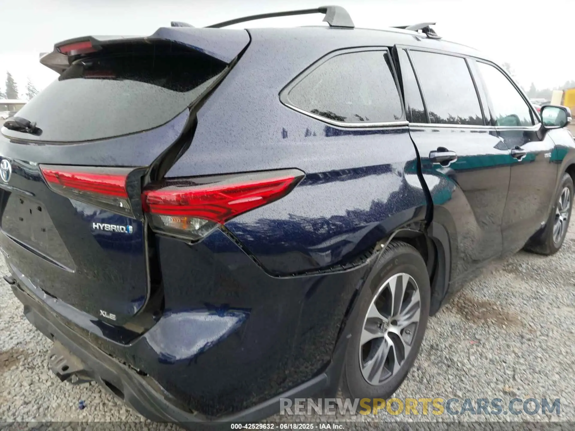 17 Photograph of a damaged car 5TDHBRCH9LS506236 TOYOTA HIGHLANDER 2020