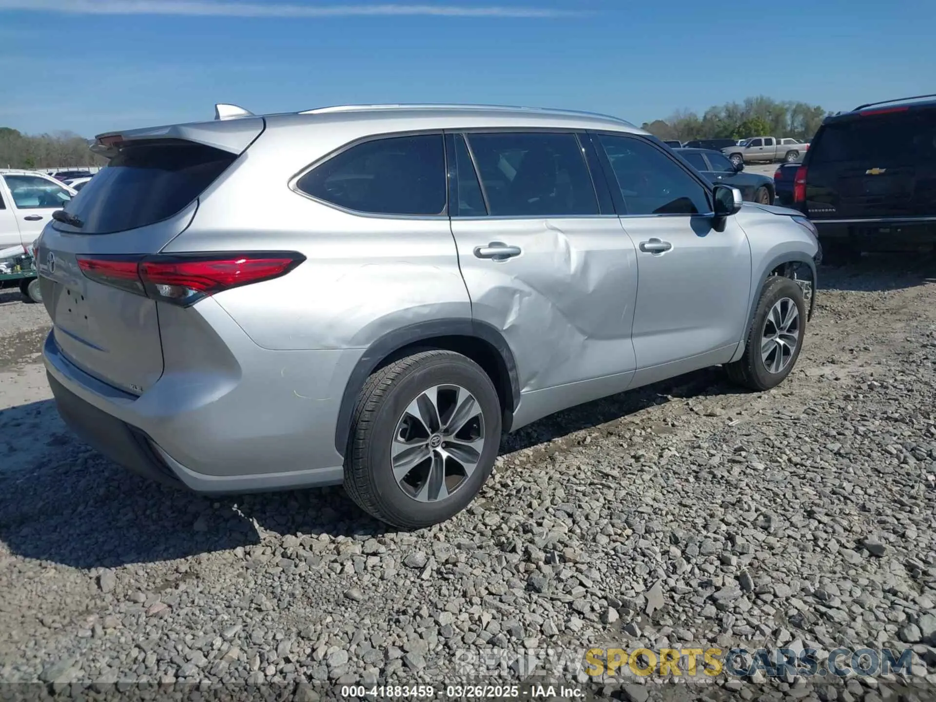 4 Photograph of a damaged car 5TDHZRAH1LS511607 TOYOTA HIGHLANDER 2020