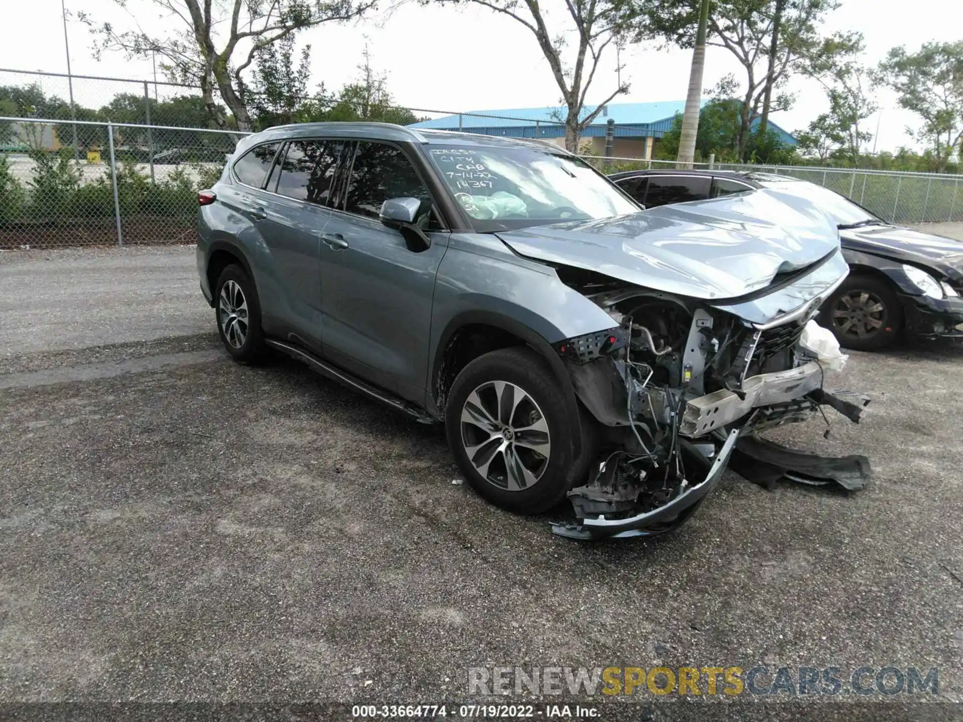 1 Photograph of a damaged car 5TDHZRAH2LS017773 TOYOTA HIGHLANDER 2020