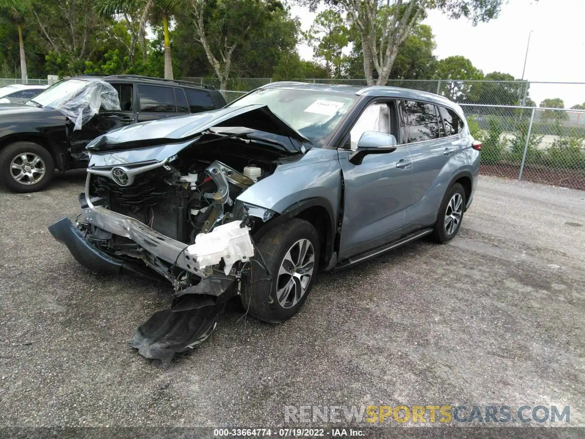 2 Photograph of a damaged car 5TDHZRAH2LS017773 TOYOTA HIGHLANDER 2020