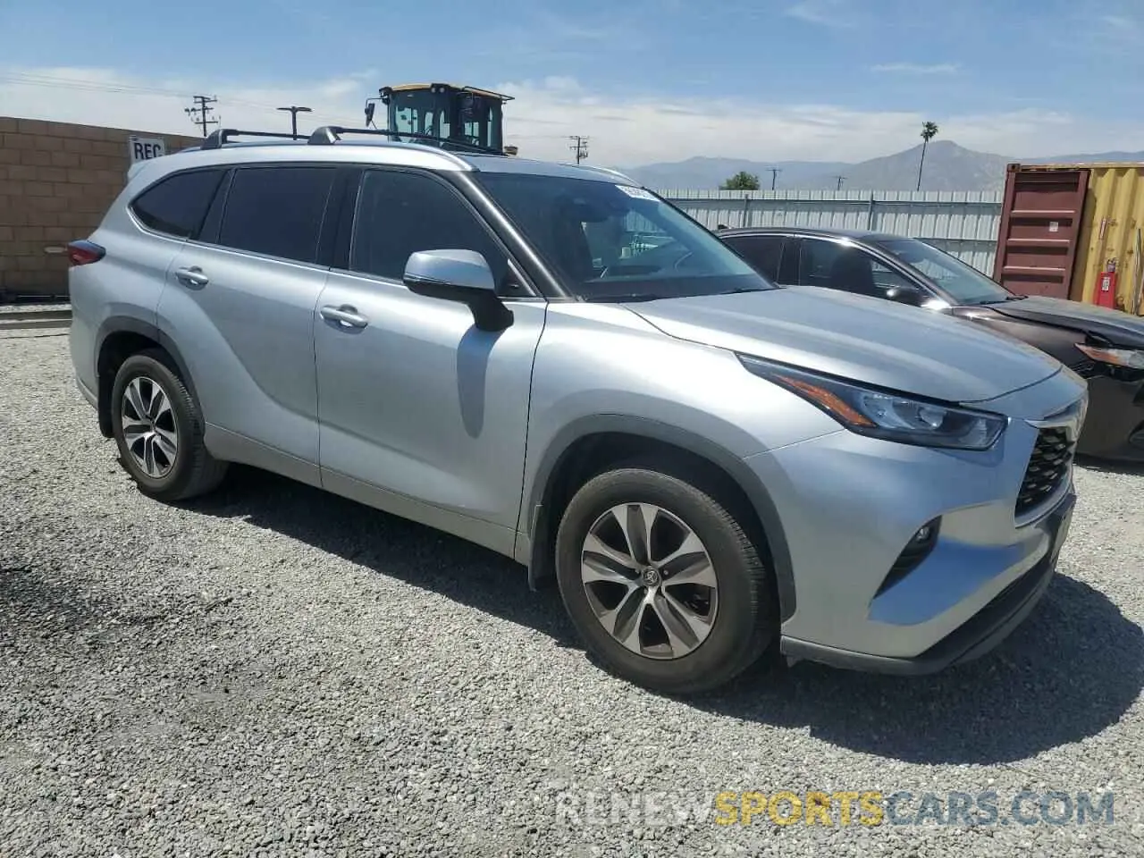 4 Photograph of a damaged car 5TDHZRAH3LS008371 TOYOTA HIGHLANDER 2020
