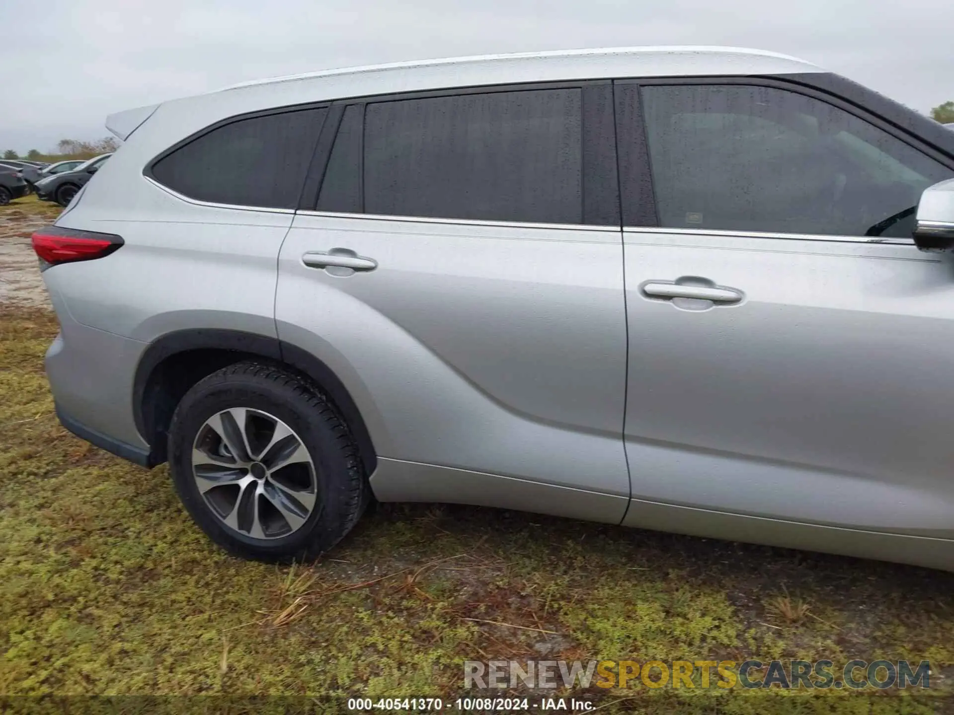13 Photograph of a damaged car 5TDHZRAH3LS510720 TOYOTA HIGHLANDER 2020