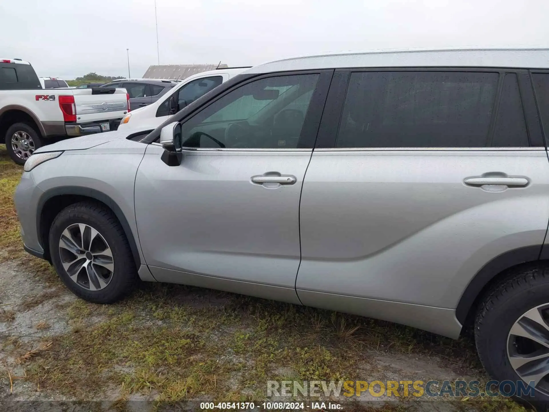 14 Photograph of a damaged car 5TDHZRAH3LS510720 TOYOTA HIGHLANDER 2020