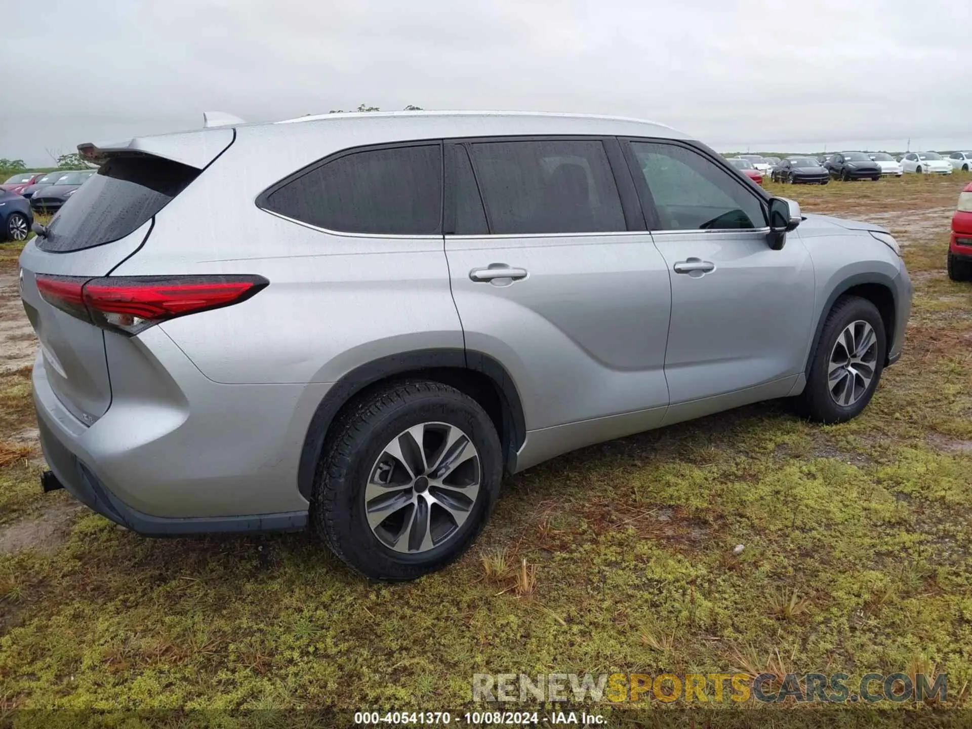 4 Photograph of a damaged car 5TDHZRAH3LS510720 TOYOTA HIGHLANDER 2020