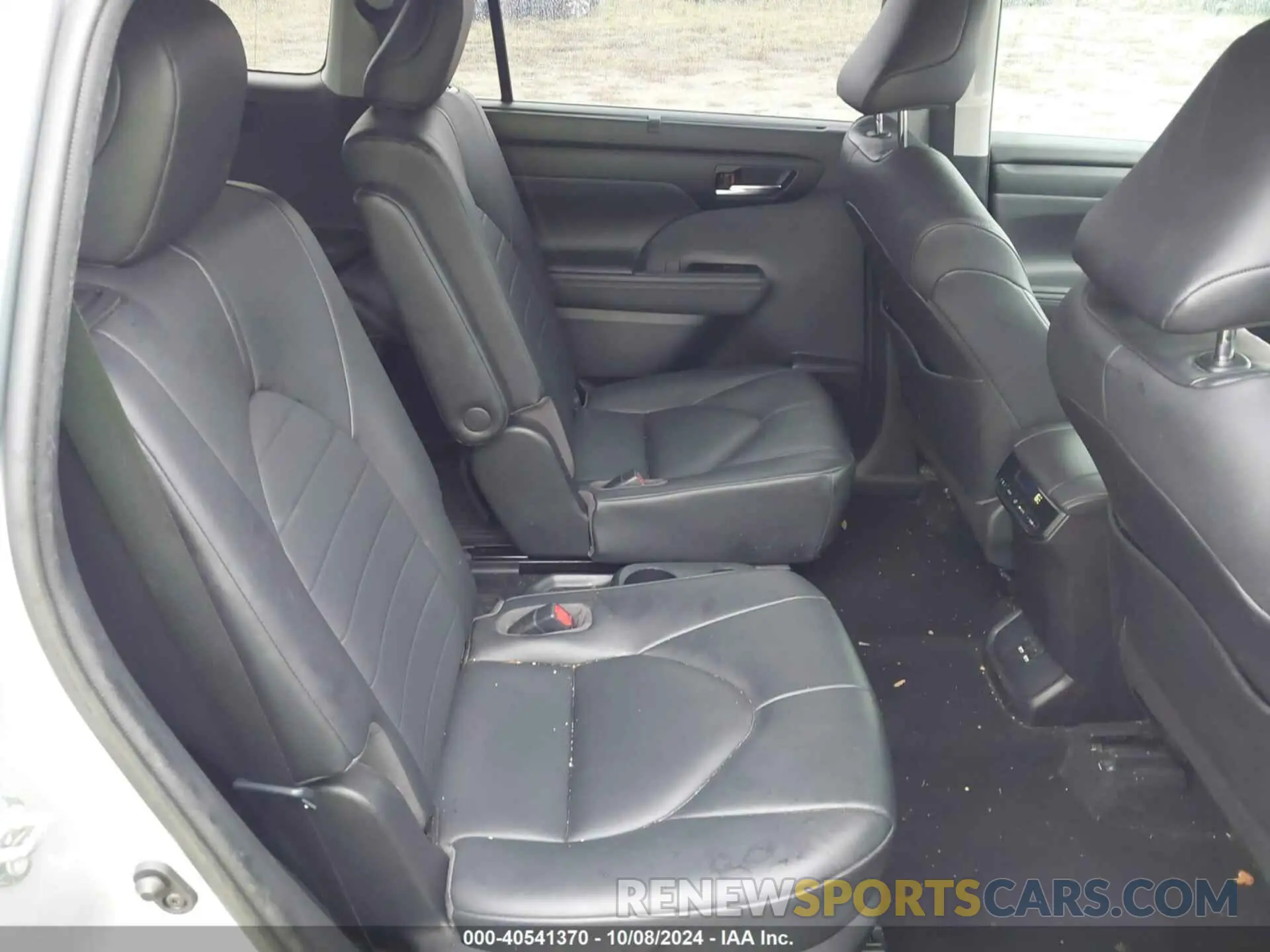 8 Photograph of a damaged car 5TDHZRAH3LS510720 TOYOTA HIGHLANDER 2020