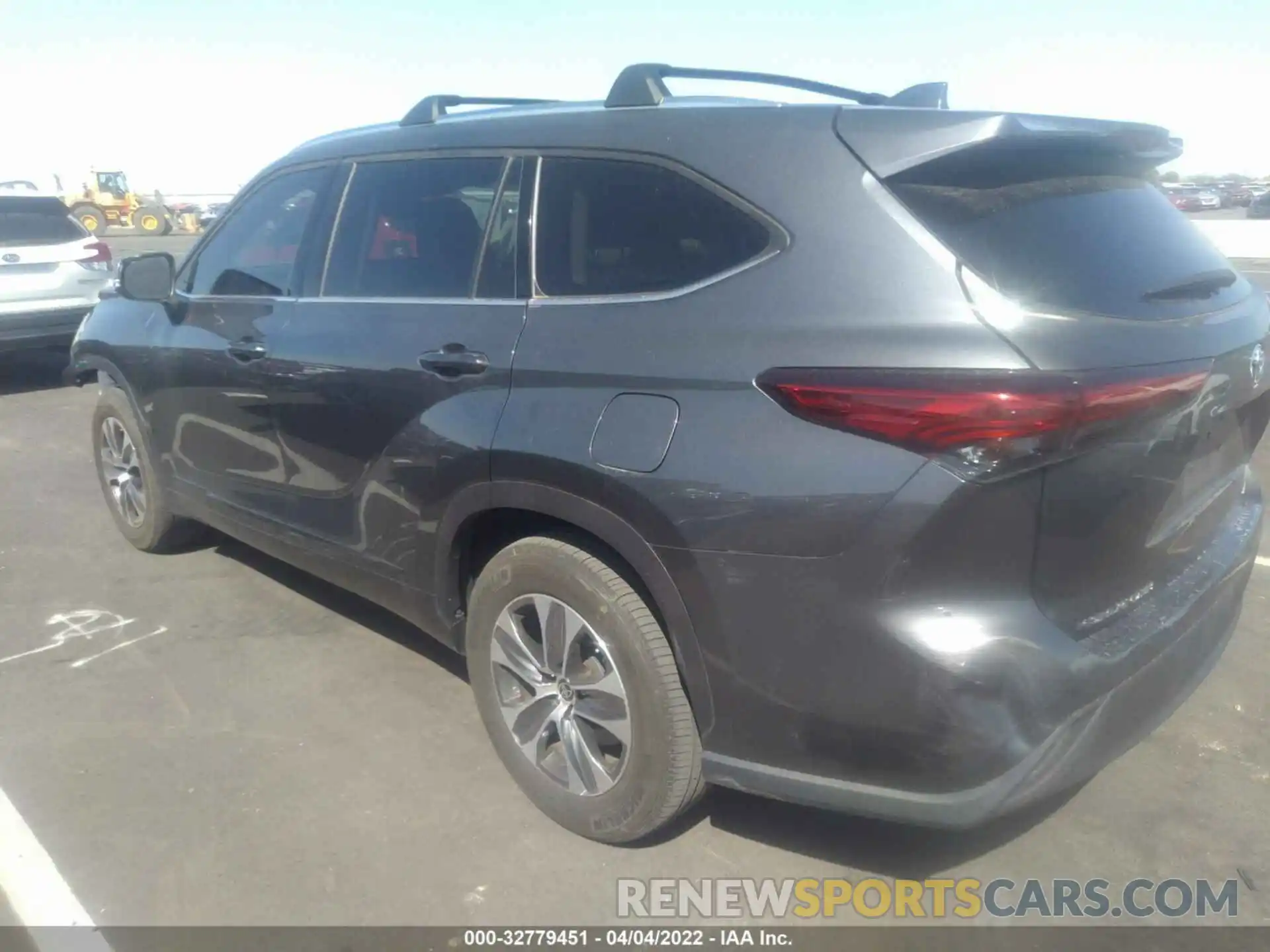 3 Photograph of a damaged car 5TDHZRAH6LS008204 TOYOTA HIGHLANDER 2020