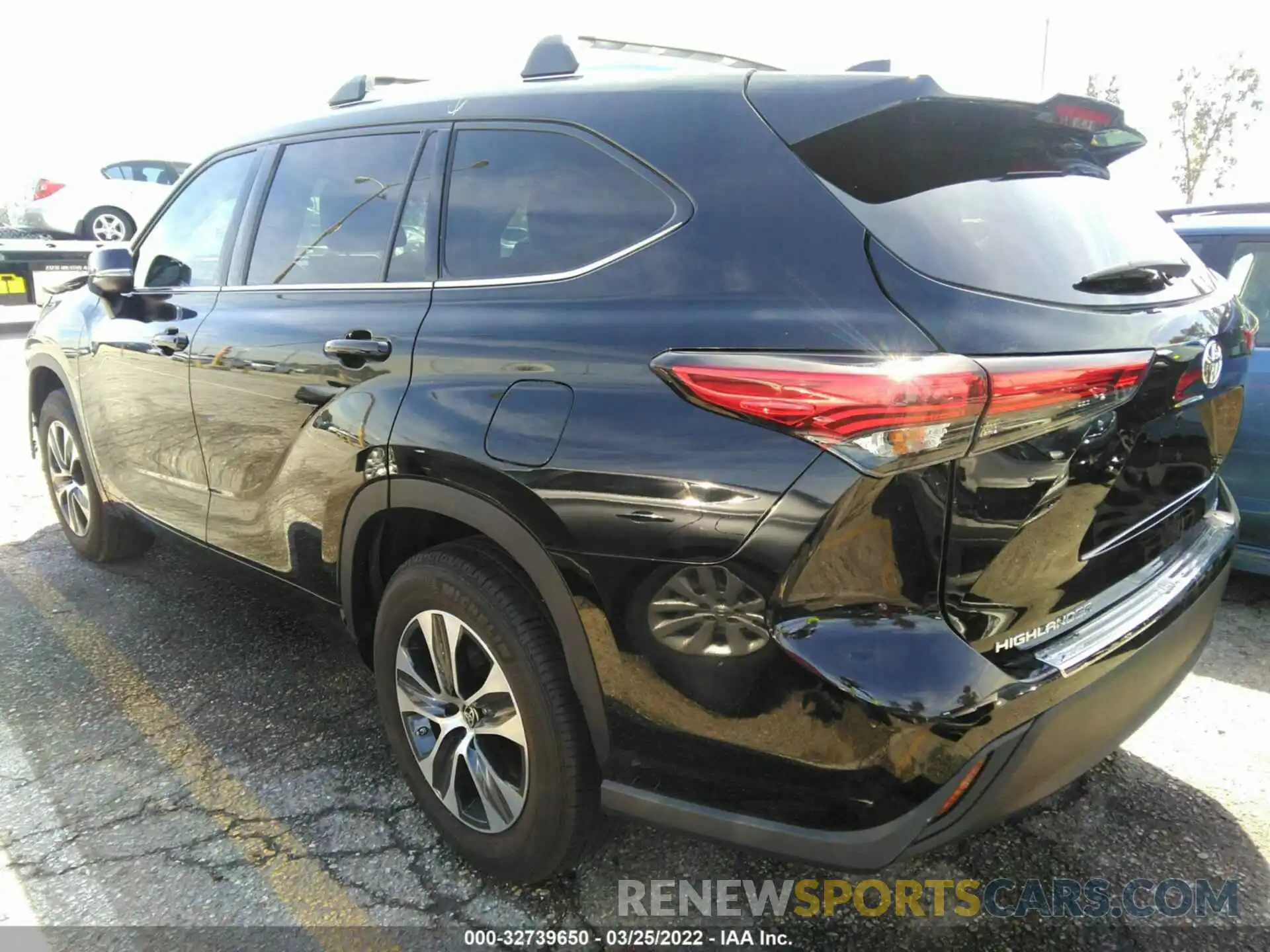 3 Photograph of a damaged car 5TDHZRAH6LS512168 TOYOTA HIGHLANDER 2020