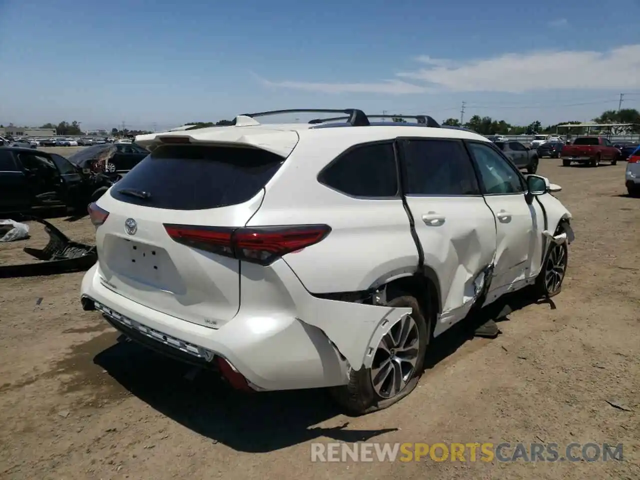 4 Photograph of a damaged car 5TDHZRAH7LS008308 TOYOTA HIGHLANDER 2020