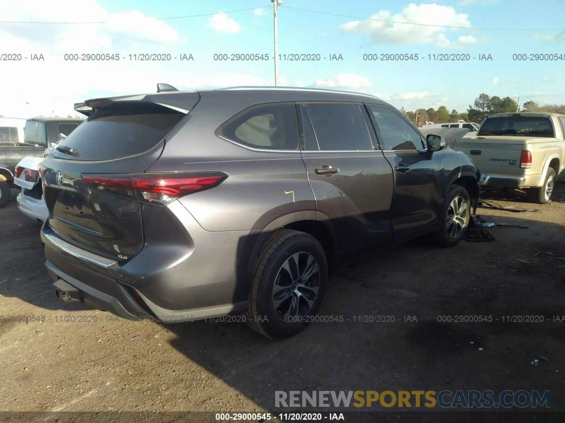 4 Photograph of a damaged car 5TDHZRAH7LS018689 TOYOTA HIGHLANDER 2020