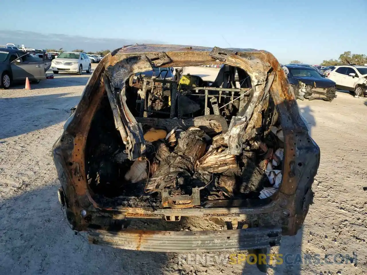 6 Photograph of a damaged car 5TDHZRAH7LS501177 TOYOTA HIGHLANDER 2020