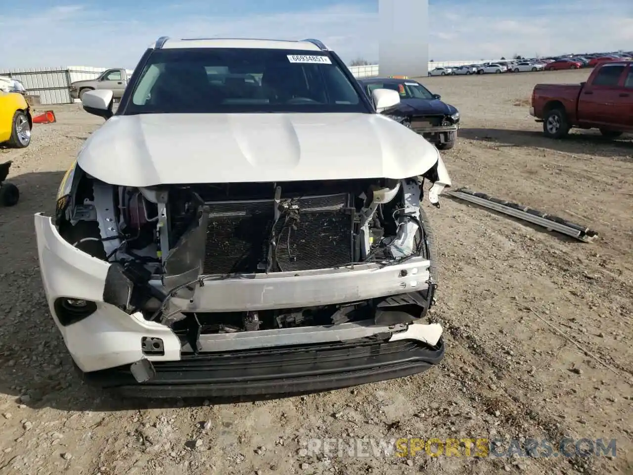 9 Photograph of a damaged car 5TDHZRAH8LS504184 TOYOTA HIGHLANDER 2020