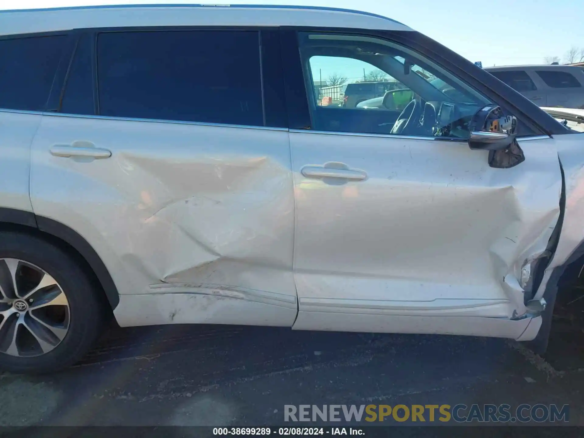 13 Photograph of a damaged car 5TDHZRAH8LS509577 TOYOTA HIGHLANDER 2020