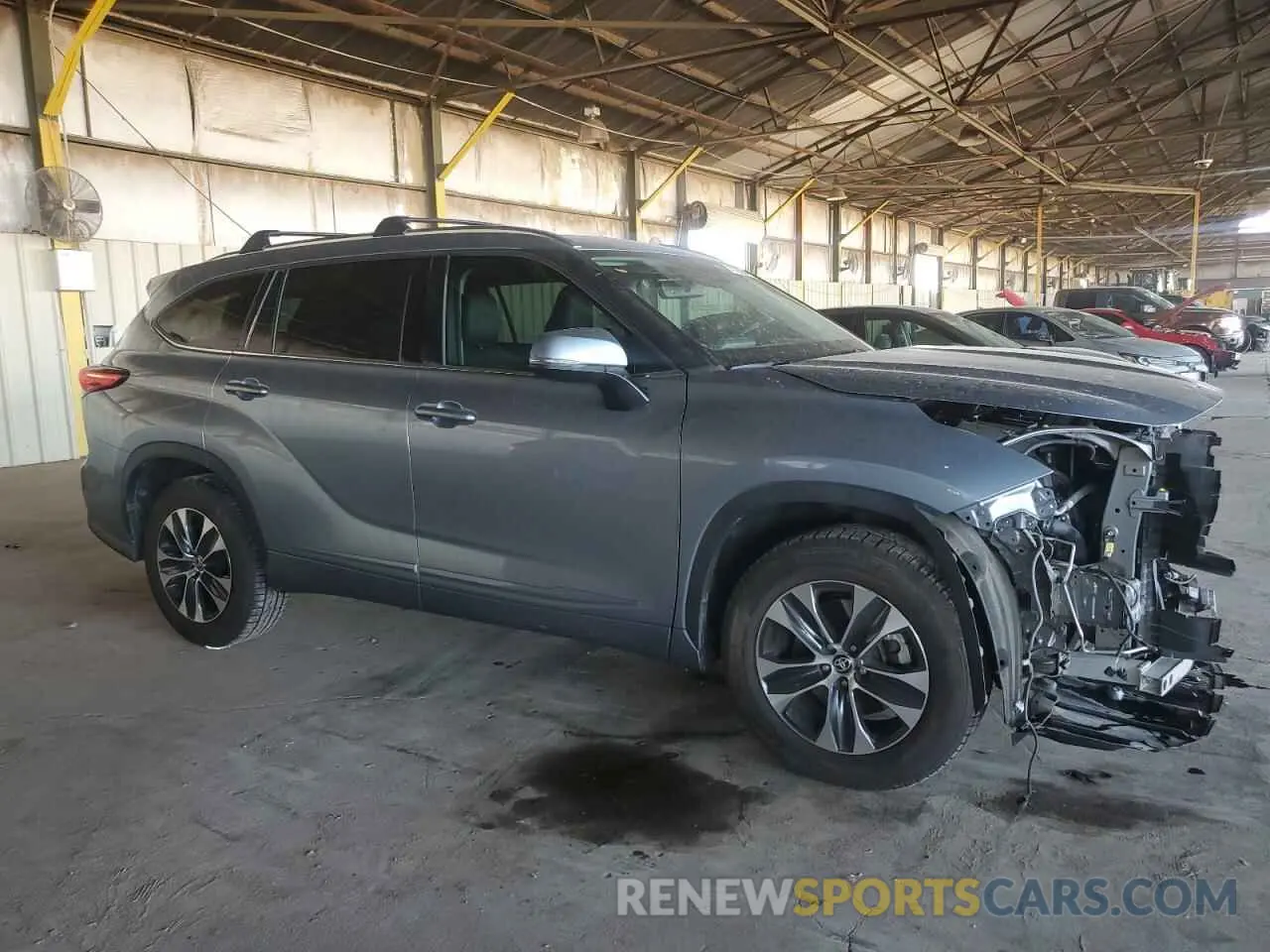 4 Photograph of a damaged car 5TDHZRAH9LS011842 TOYOTA HIGHLANDER 2020