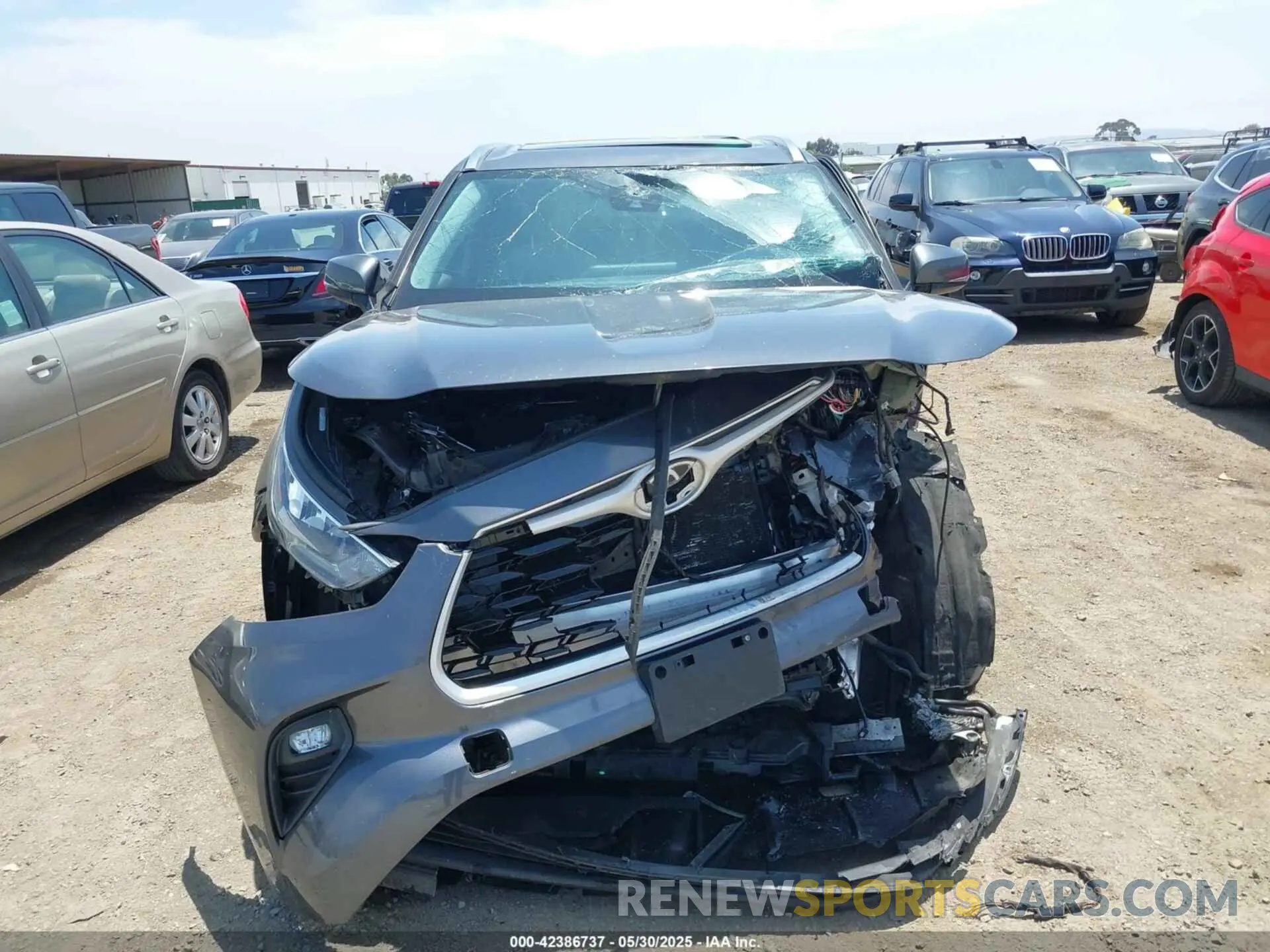 11 Photograph of a damaged car 5TDHZRAH9LS015924 TOYOTA HIGHLANDER 2020