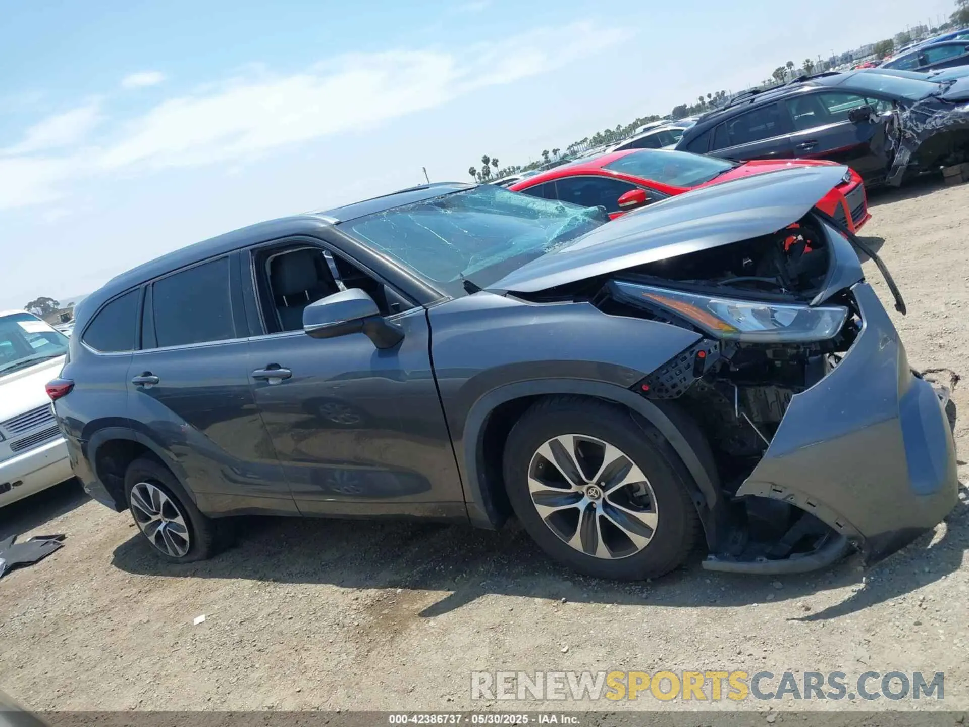 12 Photograph of a damaged car 5TDHZRAH9LS015924 TOYOTA HIGHLANDER 2020