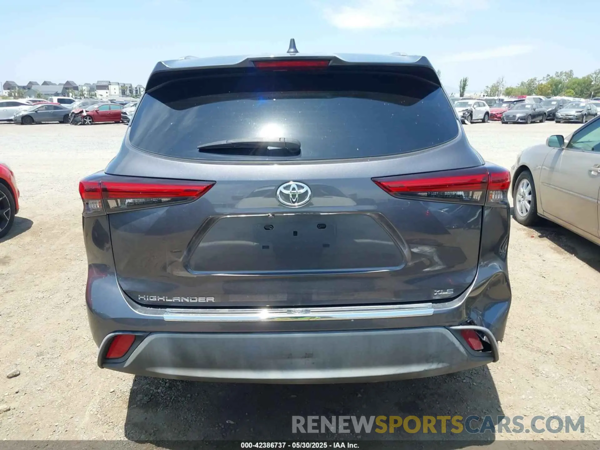 15 Photograph of a damaged car 5TDHZRAH9LS015924 TOYOTA HIGHLANDER 2020