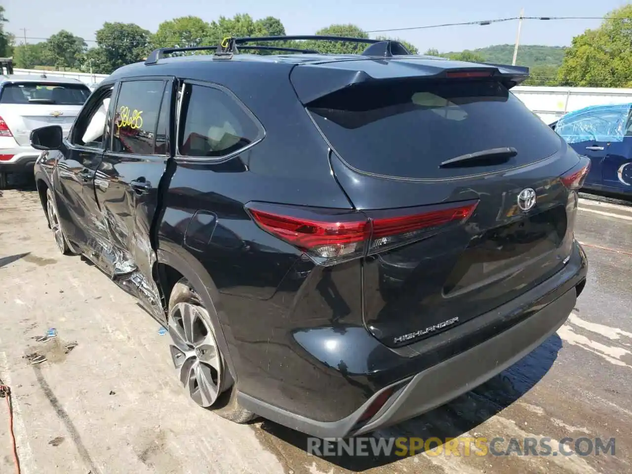 3 Photograph of a damaged car 5TDHZRAH9LS513928 TOYOTA HIGHLANDER 2020