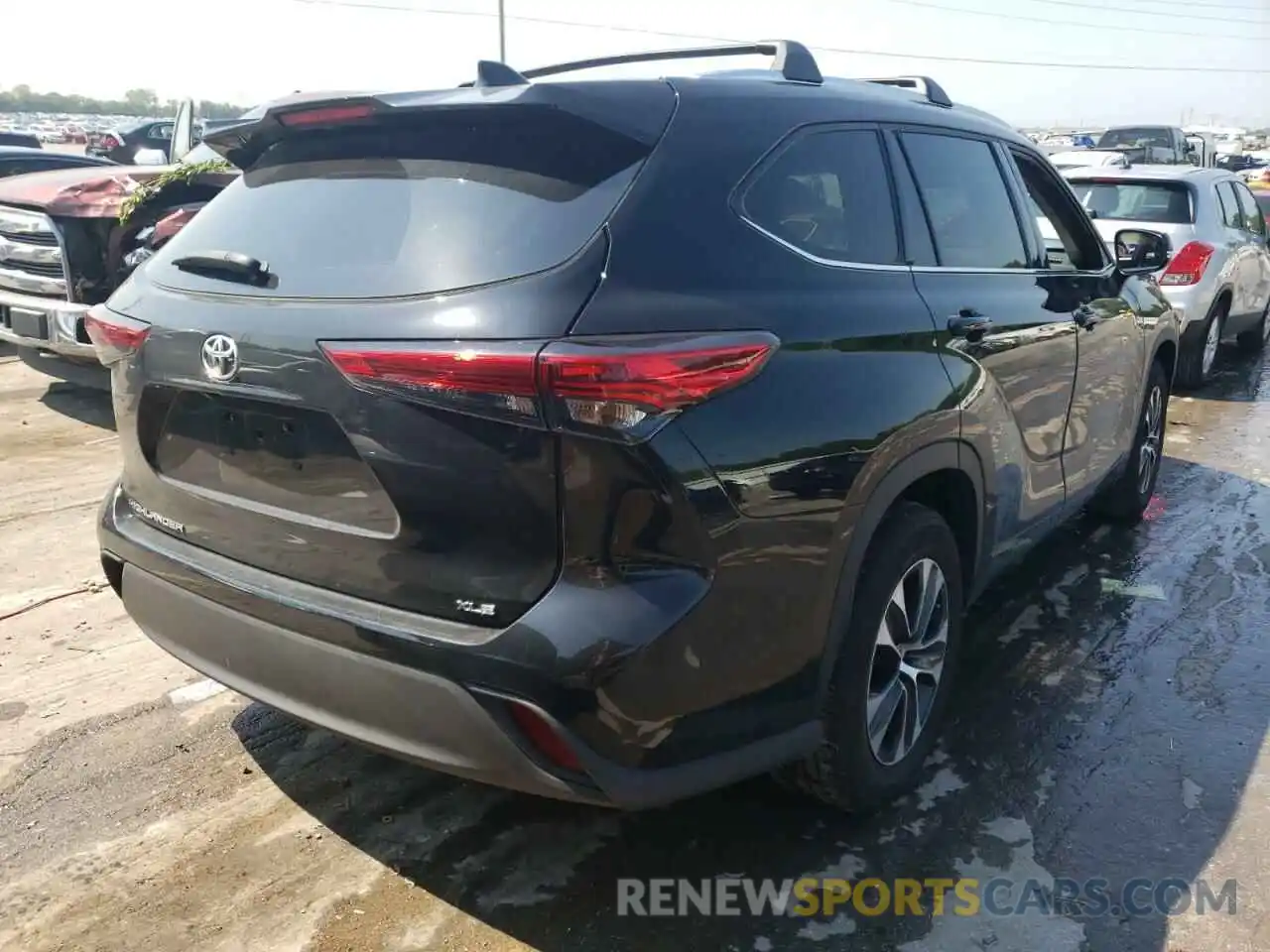 4 Photograph of a damaged car 5TDHZRAH9LS513928 TOYOTA HIGHLANDER 2020