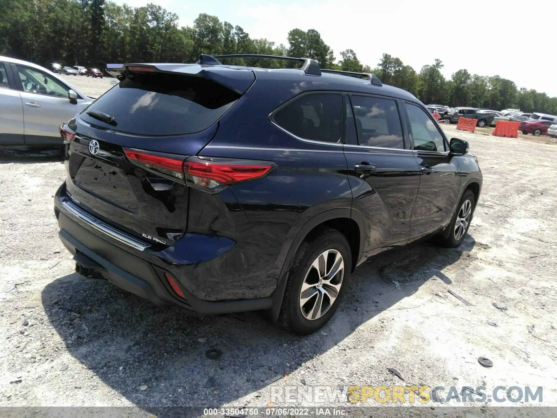 4 Photograph of a damaged car 5TDHZRBH0LS029192 TOYOTA HIGHLANDER 2020