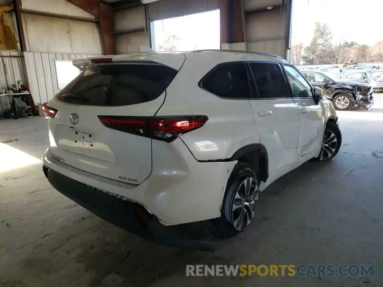 4 Photograph of a damaged car 5TDHZRBH0LS516814 TOYOTA HIGHLANDER 2020