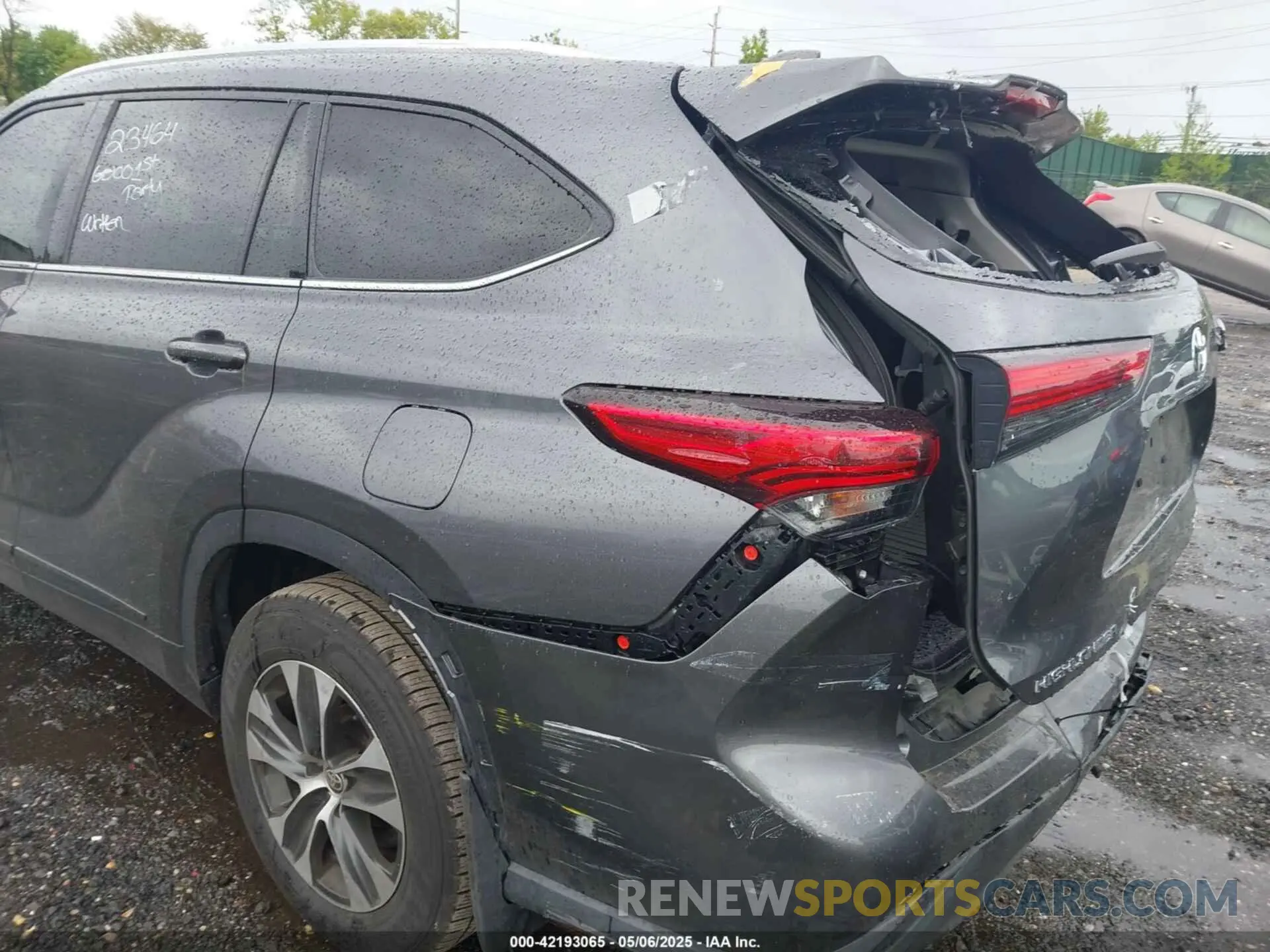 18 Photograph of a damaged car 5TDHZRBH1LS024941 TOYOTA HIGHLANDER 2020