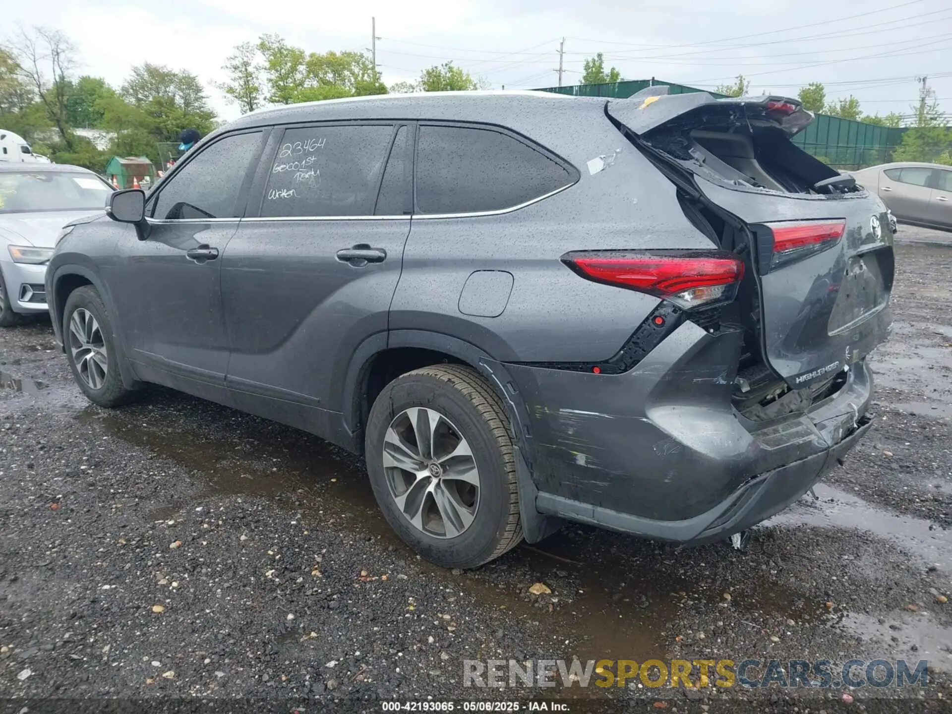3 Photograph of a damaged car 5TDHZRBH1LS024941 TOYOTA HIGHLANDER 2020