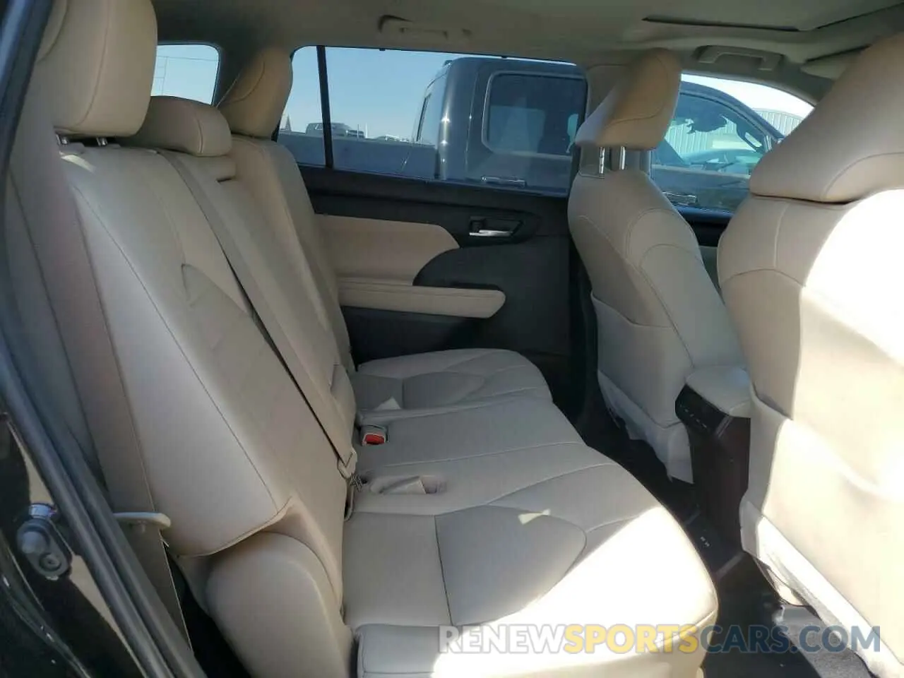 11 Photograph of a damaged car 5TDHZRBH1LS047877 TOYOTA HIGHLANDER 2020