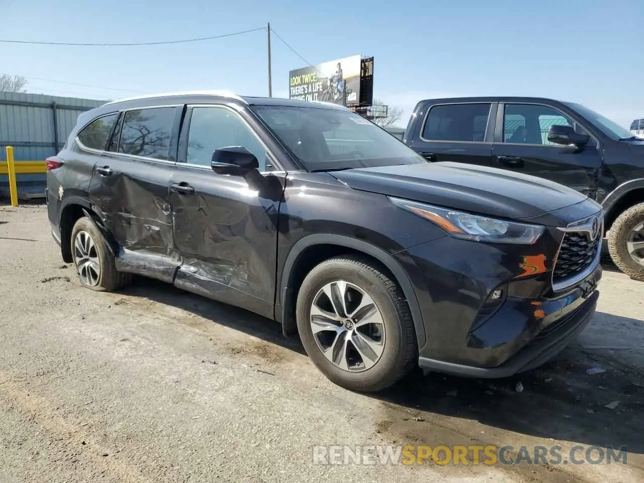 4 Photograph of a damaged car 5TDHZRBH1LS047877 TOYOTA HIGHLANDER 2020
