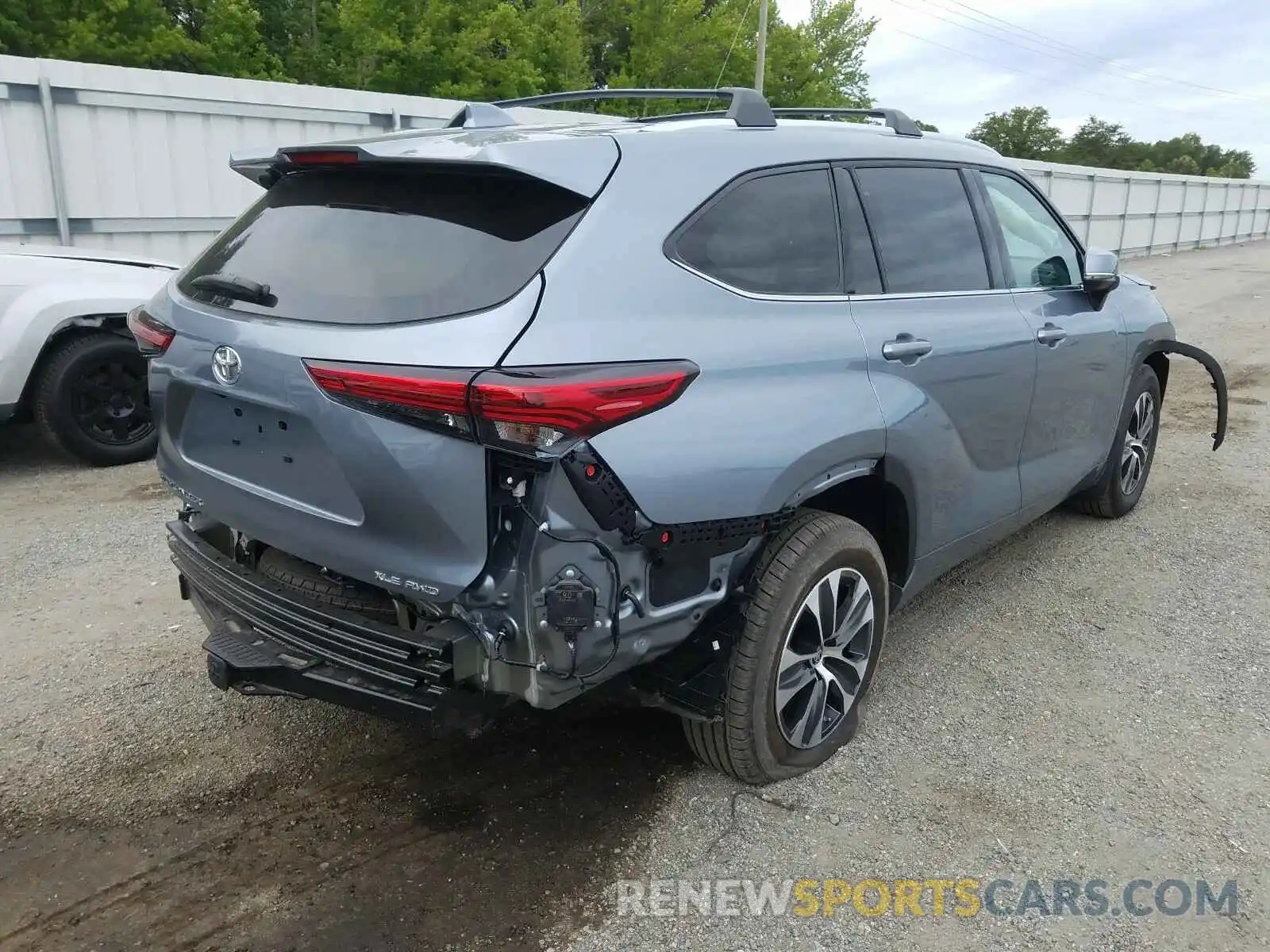 4 Photograph of a damaged car 5TDHZRBH2LS016413 TOYOTA HIGHLANDER 2020