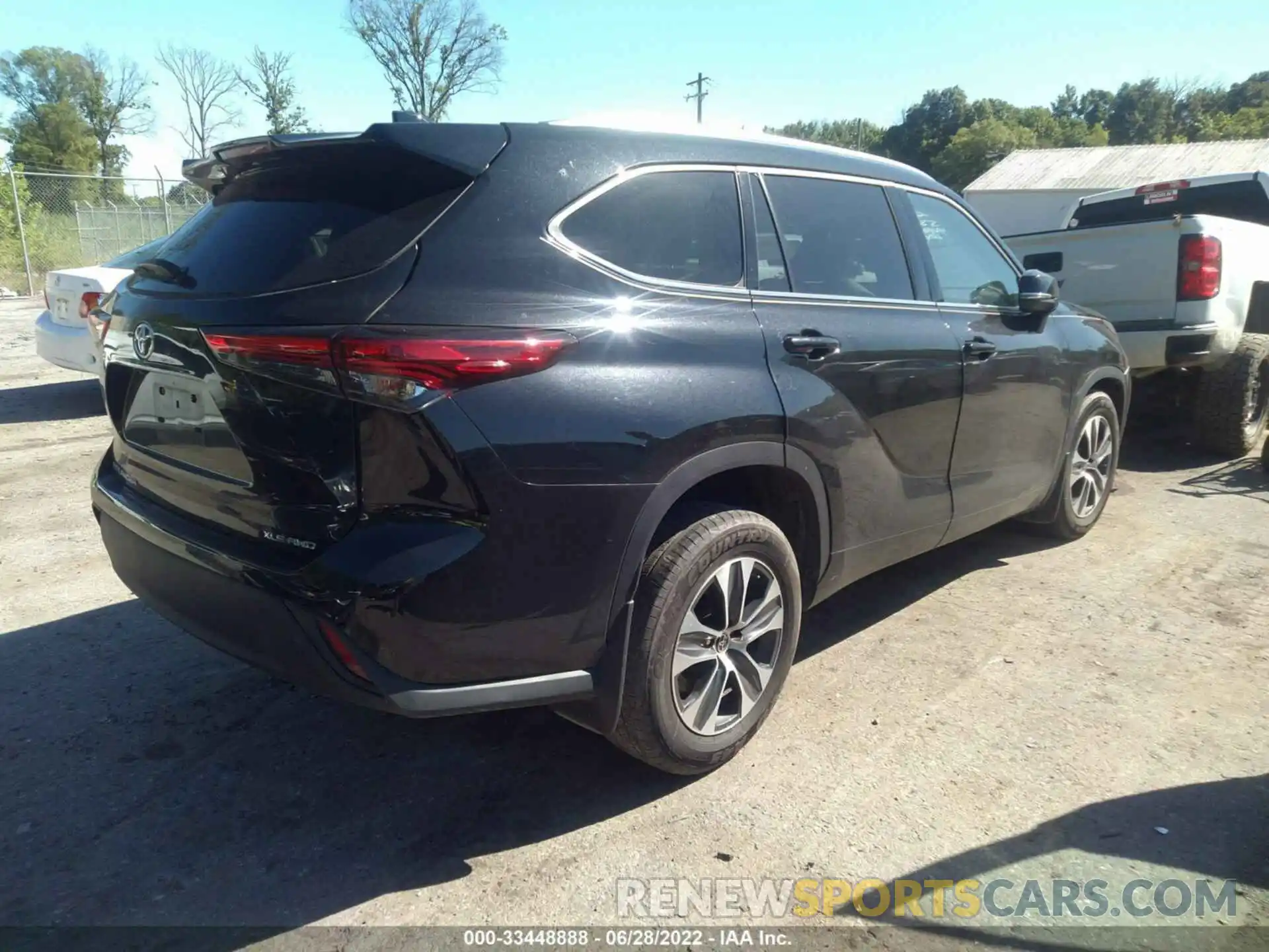 4 Photograph of a damaged car 5TDHZRBH2LS515275 TOYOTA HIGHLANDER 2020